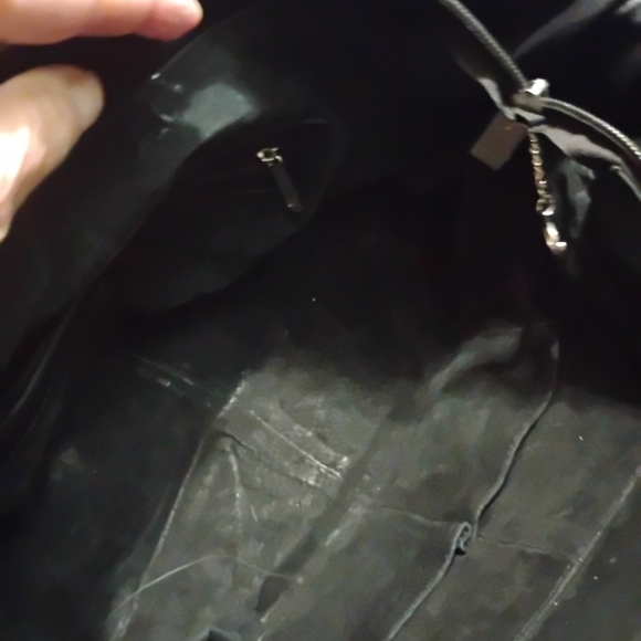 CHANEL Black and Cream Quilted Purse... read Description... - Picture 11 of 11